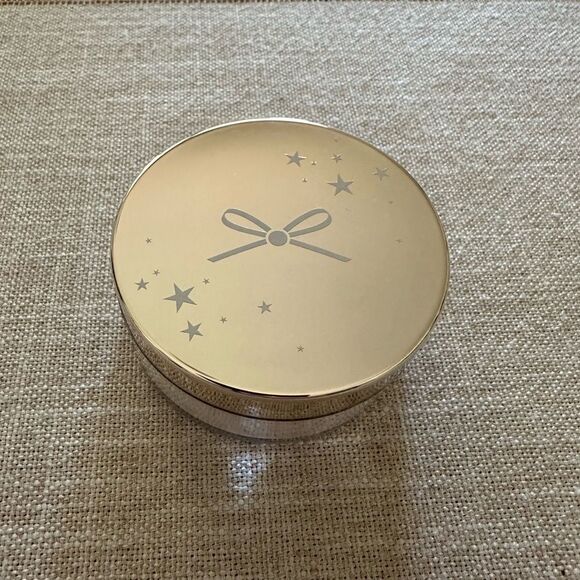 Extraordinary Translucent Powder - Picture 3 of 3
